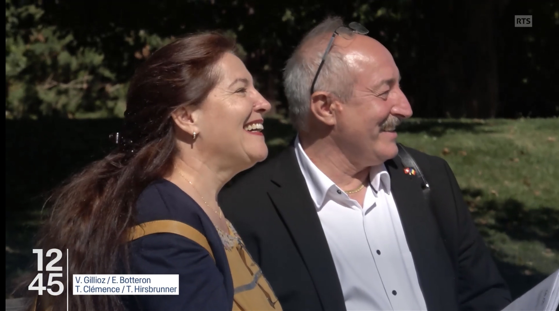 Emilia et Nicolae Staicu souriant après leur naturalisation suisse
